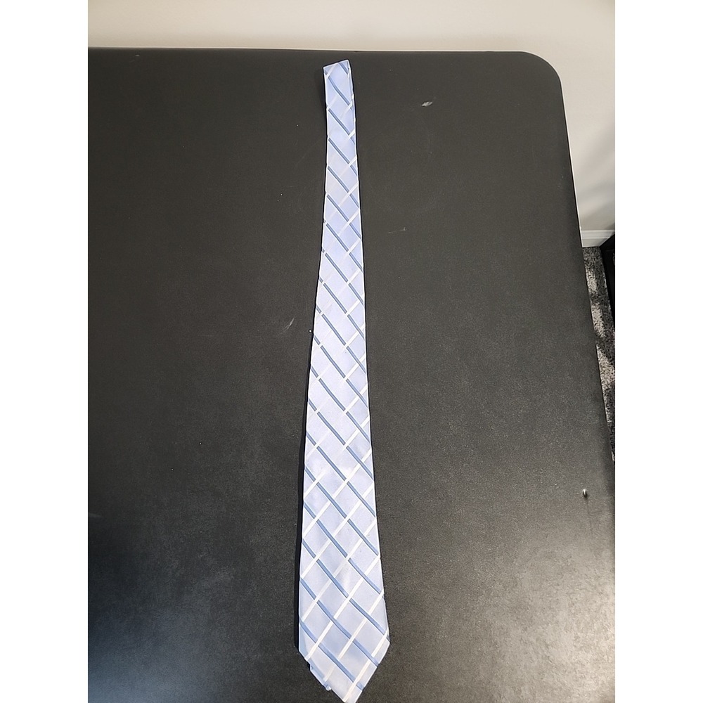 Donald J. Trump Signature Collection Silk Tie — Blue & White Stripe
